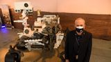 Der Mars-Rover "Perseverance" und Steve Jurczyk, der kommissarische Nasa-Chef
