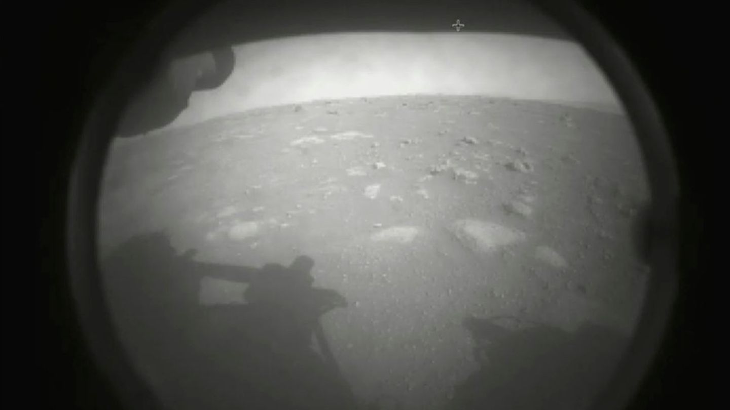 Das erste "Perseverance"-Foto vom Mars Das erste "Perseverance"-Foto vom Mars