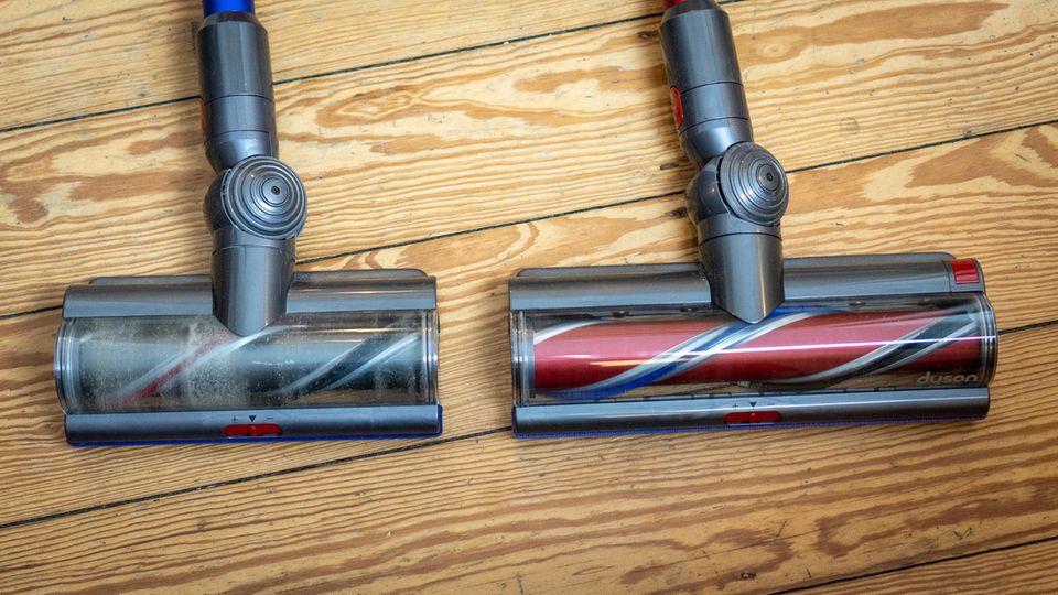 Die Allrounder-Bürste des Dyson V11 Outsize (rechts) ist deutlich größer.