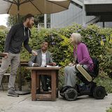 Das Whill Model-C überwindet Hindernisse mit einer Höhe von bis zu 5 Zentimetern