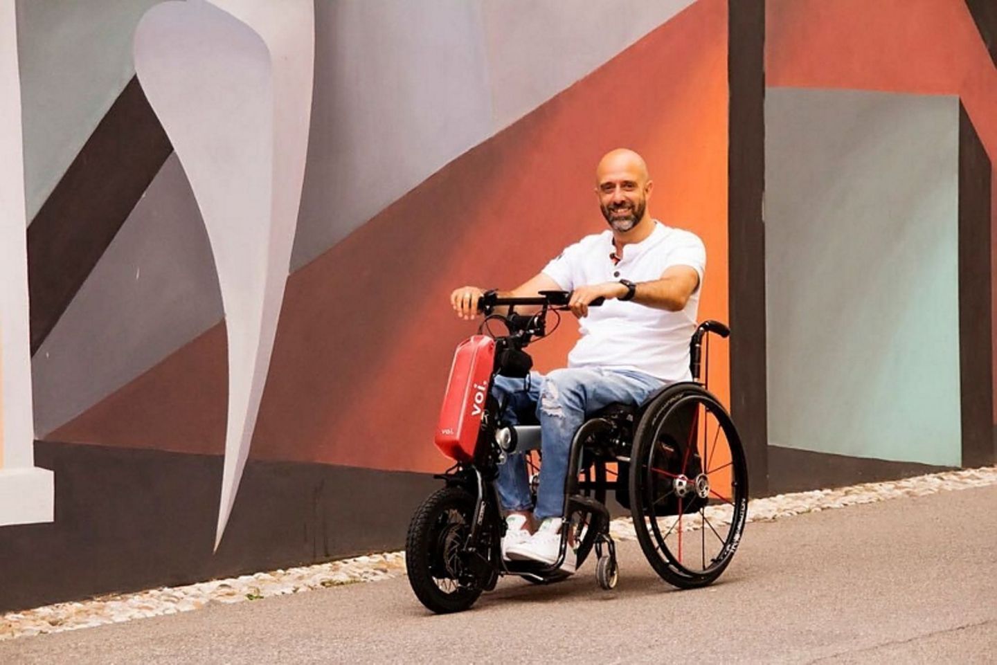 Der schwedische E-Scooterverleiher Voi arbeitet mit Klaxon zusammen
