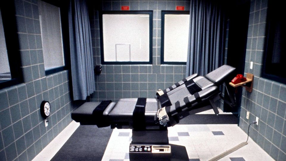 Blick auf den Todesstuhl in einem Exekutionsraum in den USA 