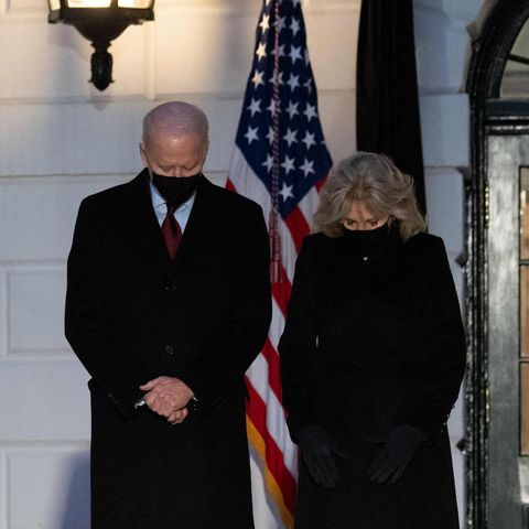 Joe und Jill Biden gedenken am Weißen Haus der 500.000 Corona-Toten in den USA