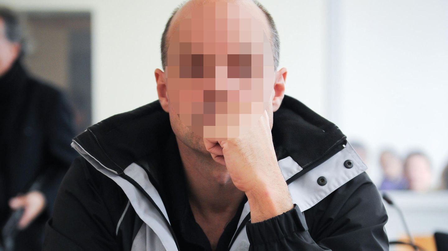 Der Angeklagte Thomas Drach sitzt im Saal 288 des Landgerichts
