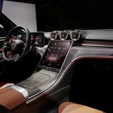 Das zentrale Tablet-Display ist 11,9 Zoll groß