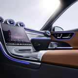 Der Innenraum ist betont luxuriös gestaltet