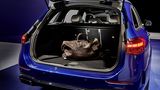Der Kofferraum des T-Modells fasst 490 bis 1.510 Liter, die Erhöhung bei der Hybridversion gibt es nicht mehr
