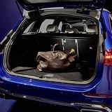 Der Kofferraum des T-Modells fasst 490 bis 1.510 Liter, die Erhöhung bei der Hybridversion gibt es nicht mehr