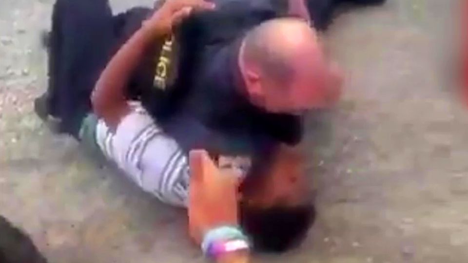 Baton Rouge, USA: Ein Polizist würgt einen 13-jährigen Schwarzen