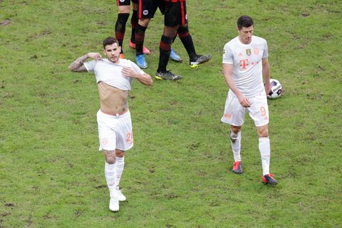 Angezählt: Lucas Hernandez und Robert Lewandowski verlassen nach der Niederlage gegen Eintracht Frankfurt den Platz