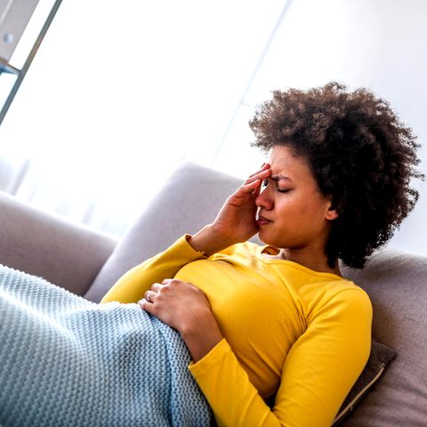 Die Diagnose: Die Psyche sei Ursprung ihrer Kopfschmerzen, heißt es. Bis die Ärzte den wahren Grund finden