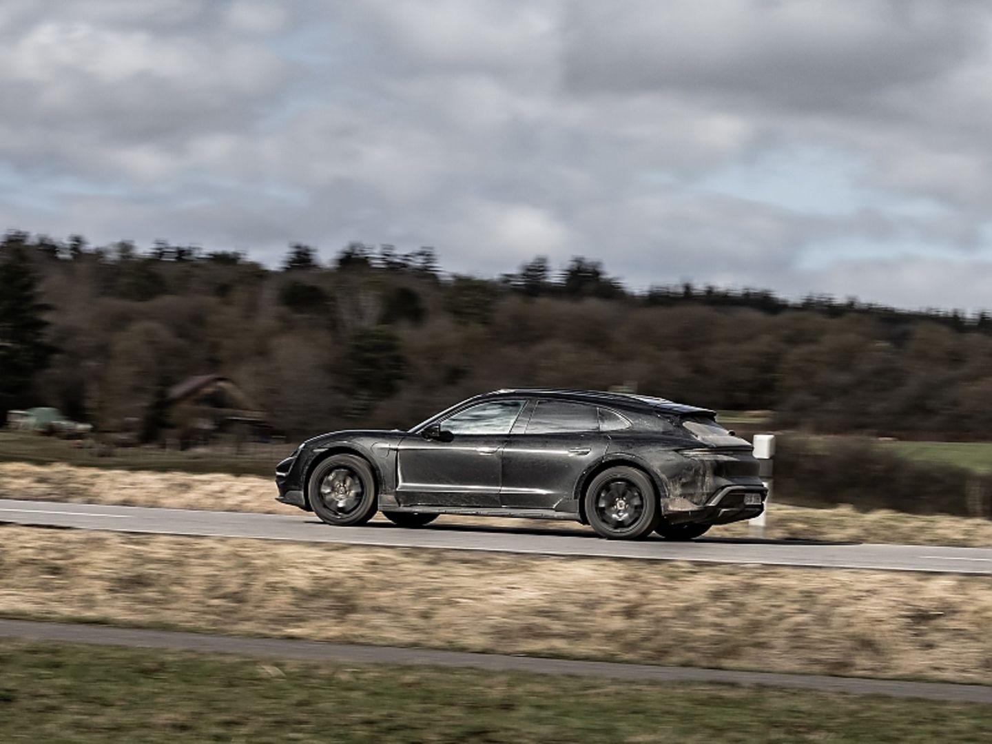 Porsche Taycan Turbo S Cross Turismo