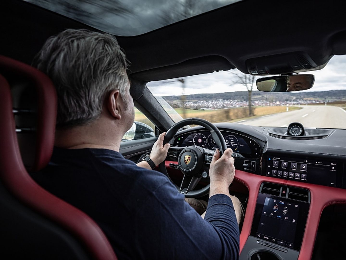 Porsche Taycan Turbo S Cross Turismo