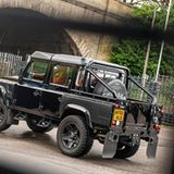 Der Defender Pickup wird vom 124-PS Diesel angetrieben