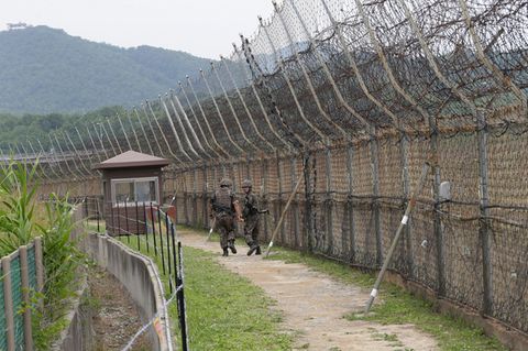 Südkoreanische Soldaten patrouillieren in der entmilitarisierten Zone