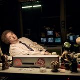 Lars (Daniel Zillmann) ist ein überambitionierter Mitarbeiter der Hafensicherheit, der den Polizisten über Funk gehörig auf den Senkel geht - wenn er nicht gerade schläft. Der Sechsteiler ist auch eine Parodie auf klassische Cop-Serien - und nimmt zahlreiche Klischees aufs Korn.