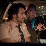 Die Comedy-Serie ist mit prominenten Gaststars gespickt. Andrea Sawatzki spielt eine Zeugin, die den beiden Ermittlern bei der Identifikation von Verdächtigen helfen soll. Gilles und Samuel sind davon überzeugt, sie sei eine Prostituierte - und konfrontieren die Frau mit allen Synonymen, die ihnen für diesen Beruf einfallen, von Kurtisane bis Liebesdienerin. "Controllerin", klärt sie die beiden Herren auf. Ein Begriff, den Gilles offenbar noch nicht kennt: "Ist das so eine Art Domina", will er wissen.