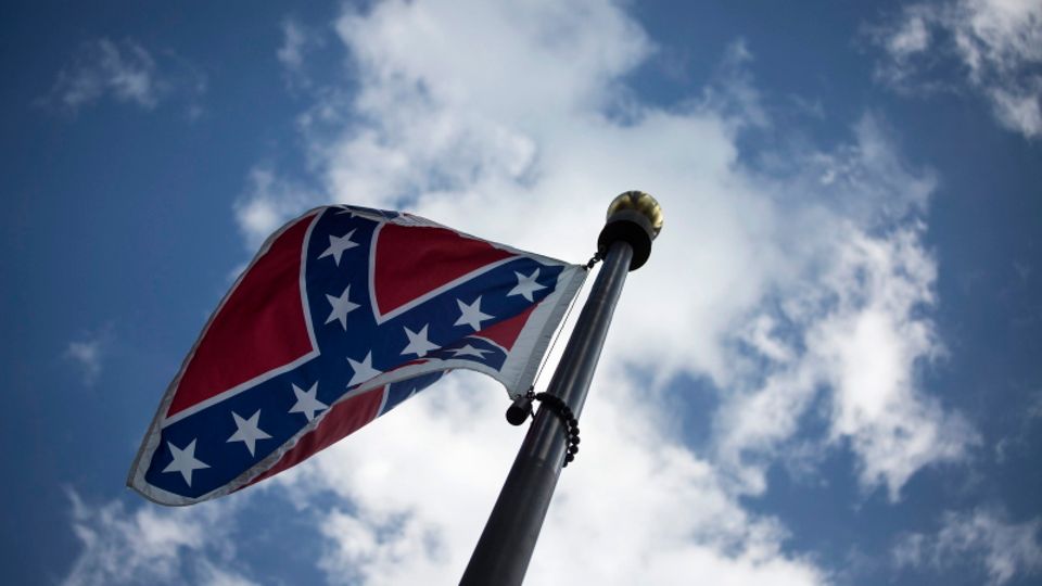 Die Konföderierten-Flagge weht vor dem Gebäude des «South Carolina State House» in Columbia