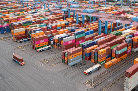 Der Container Terminal Altenwerder im Hamburger Hafen
