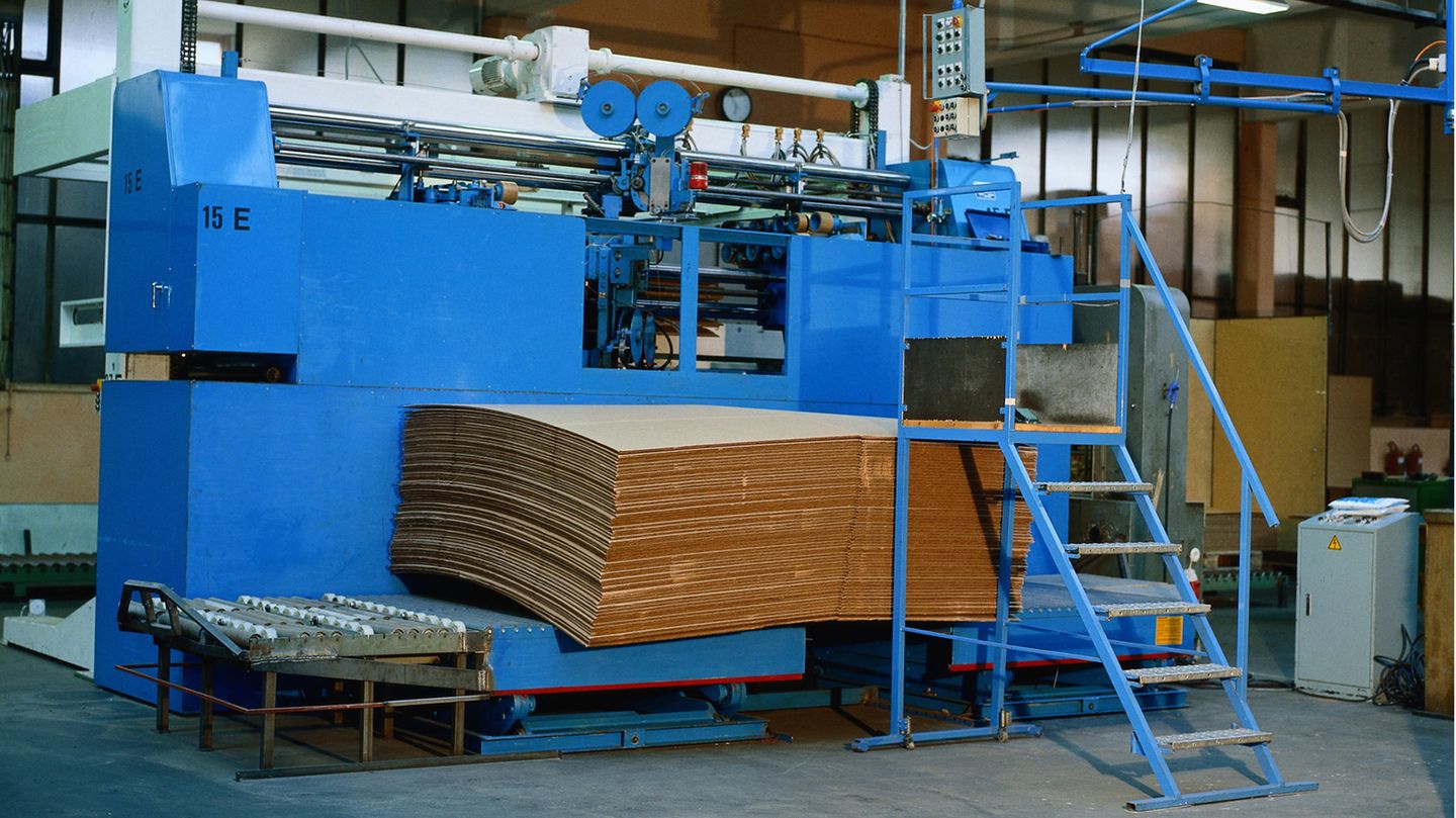Christopher Wright verlor in einer Kartonmaschine seine Hand (Symbolbild)