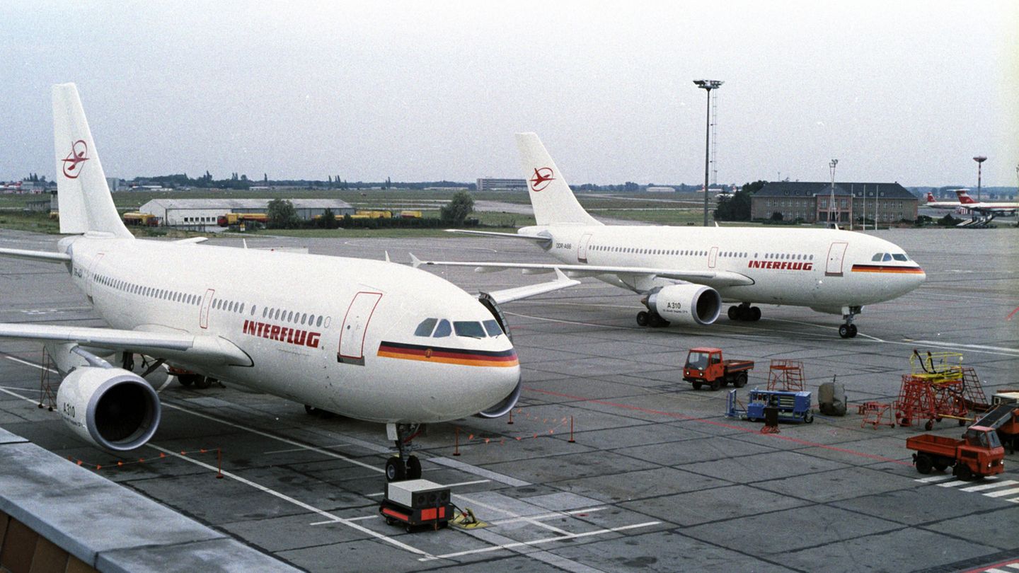 Durch Vermittlung von Franz Josef Strauß kamen im Sommer 1989 noch vor den Wende drei Flugzeuge vom Typ Airbus A 310 zur Flotte der Interflug. Ab 1991 wurden die drei Jets von der Flugbereitschaft der Bundeswehr übernommen.