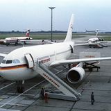Durch die größere Reichweite der A310 im Vergleich zur Iljuschin Il-62, die im Hintergrund zu sehen sind, entfiel auf der Strecke nach Kuba die Zwischenlandung in Gander.