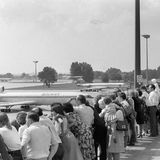 Die Attraktion von Schönefeld: die Aussichtsterrasse auf dem Dach des Terminals. Den meisten Besuchern blieb allerdings nur der sehnsüchtige Blick auf die Flugzeuge.