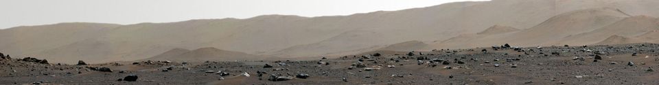 Blick auf den Rand des Jezero Kraters und die Mars-Landschaft dahinter Blick auf den Rand des Jezero Kraters und die Mars-Landschaft dahinter