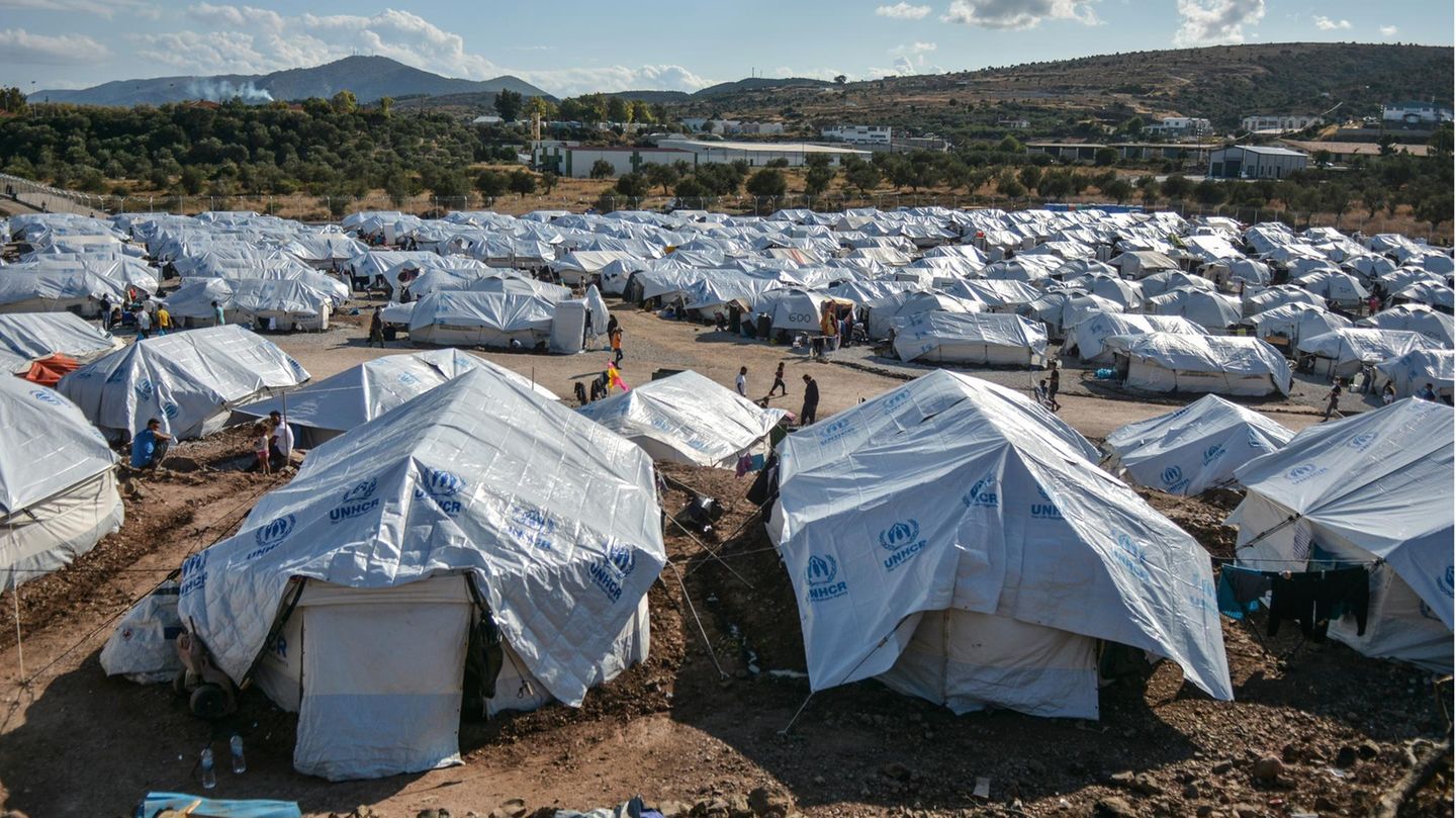 Lesbos: Schwangere zündet sich in Flüchtlingslager selbst an