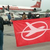 Ende April 1991 stellt die Interflug offiziell ihren Betrieb ein. Der letzte Flug geht mit einer Tupolew Tu-134 nach Wien und zurück.