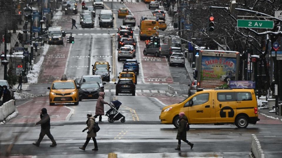 Eine Straßenkreuzung in New York im kalten Februar