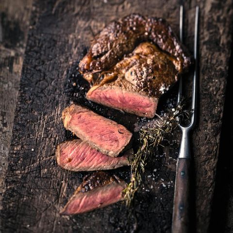 Bei 60 Grad ist Schluss: Mit dieser Kerntemperatur sollte Rindfleisch aus dem Ofen geholt werden