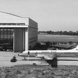 Bristol Britannia  Dieses Turbpropflugzeug mit vier Motoren und für 90 Passagiere ausgelegt wurde aufgrund der leisen Außengeräusche auch "The Whispering Giant" genannt. Zwischen 1952 und 1959 verließen 85 Exemplare die britischen Bristol Aeroplane Company.