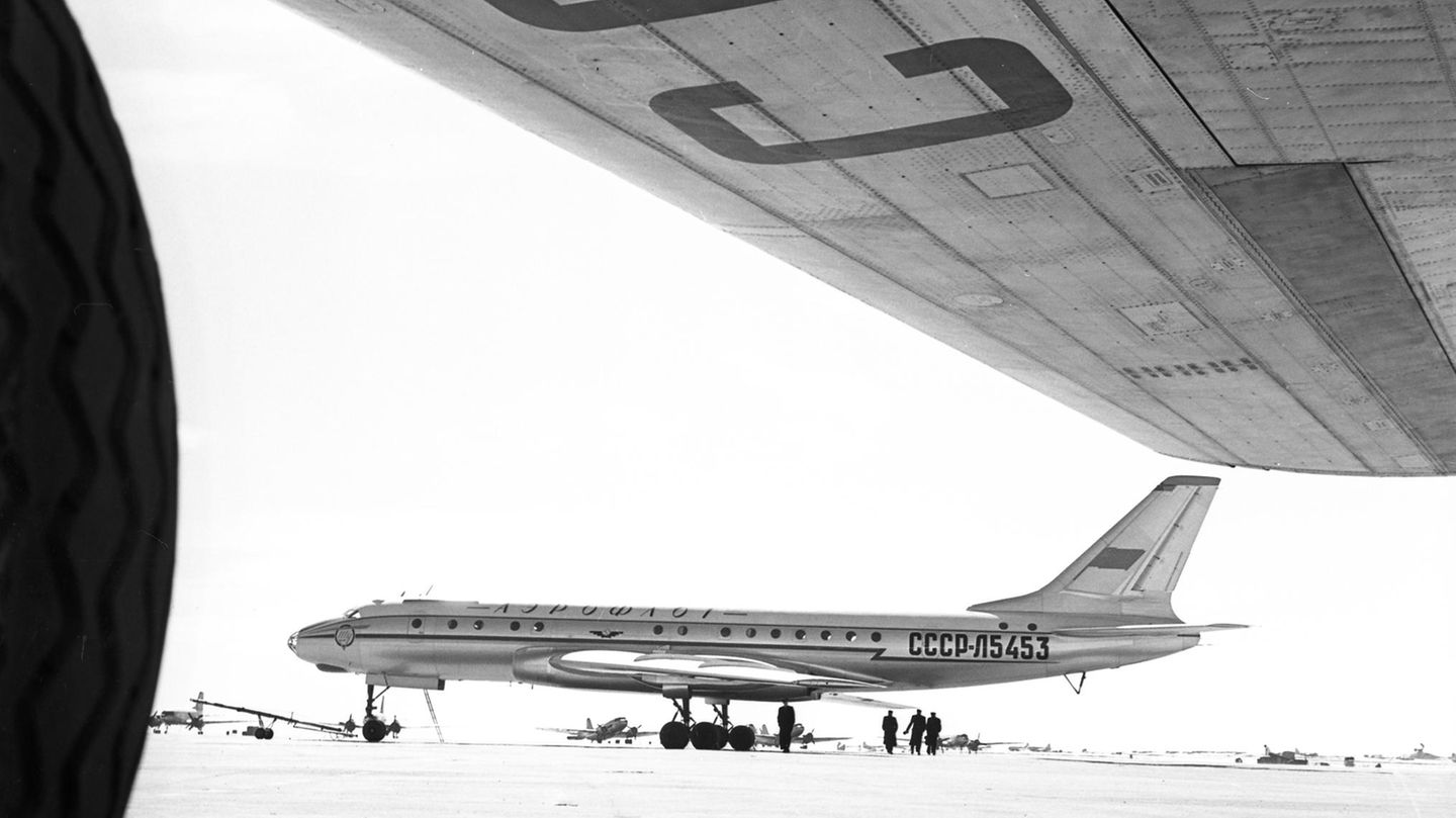 Tupolew Tu-104  Nach der Comet 1 war die sowjetische Tu-104 das zweite Strahlflugzeug weltweit, das ab 1956 regelmäßig im Liniendienst flog. Bis 1960 wurden mehr als 200 Jets gebaut, die bei Aeroflot, aber auch der tschechischen CSA zum Einsatz kamen.
