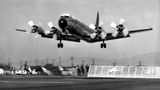 Lockheed Electra  Zu den wenigen in den Vereinigten Staaten entwickelten Verkehrsflugzeugen mit Propellerturbinenantrieb gehörte die Lockheed L-188 Electra. Die Flugzeuge kamen vor allem bei US-Fluggesellschaften im Kurz- und Mittelstreckenbetrieb zum Einsatz. Doch gleich drei Abstürze nach der Einführung 1959 machten Nachbesserungen an den Triebwerksaufhängungen erforderlich. Die militärische Variante, die Lockheed P-3 Orion, wurde mehr als 750 Mal gebaut und fliegt noch heute - auch für das Marinefliegerkommando in Nordholz.