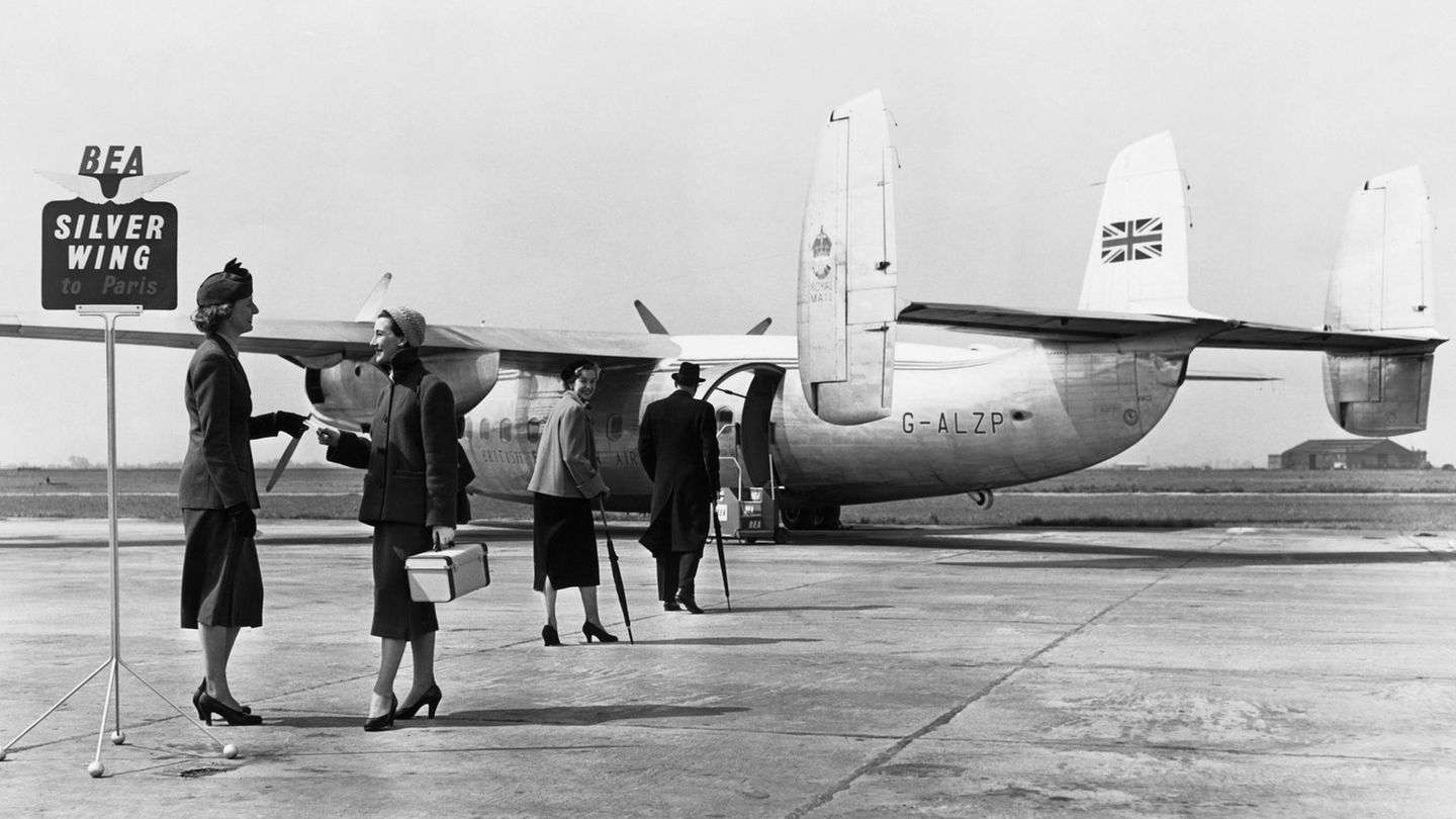 Airspeed AS.57 Ambassador  Dieses zweimotorige britische Verkehrsflugzeug gehörte zu den ersten mit einer Druckkabine. Ab 1952 stieß es zur Flotte von British European Airways (BEA) und bot zwischen London und Paris den .Silver Wing Service.