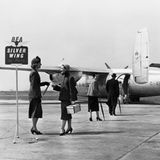 Airspeed AS.57 Ambassador  Dieses zweimotorige britische Verkehrsflugzeug gehörte zu den ersten mit einer Druckkabine. Ab 1952 stieß es zur Flotte von British European Airways (BEA) und bot zwischen London und Paris den .Silver Wing Service.