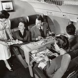 Vickers Viscount  Blick in die First Class: Die bis zu 75 Passagiere fassende Maschine war sehr erfolgreich. Bis 1964 hatte Vickers 443 Maschinen produziert, die bei vielen Fluggesellschaften zum Einsatz kam, darunter auch bei der Deutschen Lufthansa und dem Condor Flugdienst.