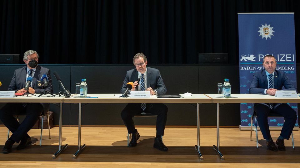 Polizeivizepräsident Siegfried Kollmar, Oberstaatsanwalt Andreas Herrgen, Oberbürgermeister Jörg Albrecht