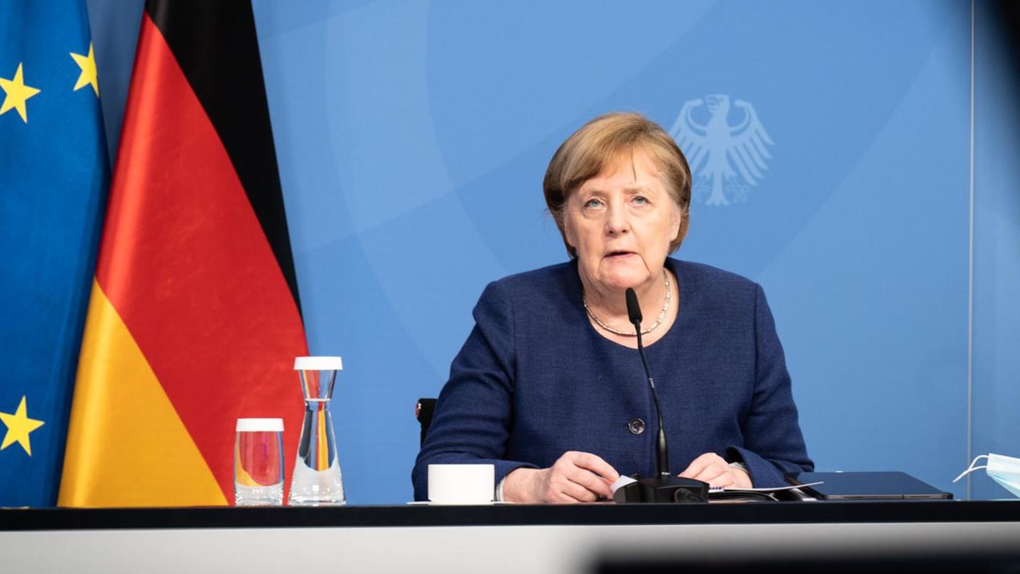 Angela Merkel nimmt per Videoschalte an einem EU-Sondergipfel der Staats- und Regierungschefs zur Corona-Pandemie  teil