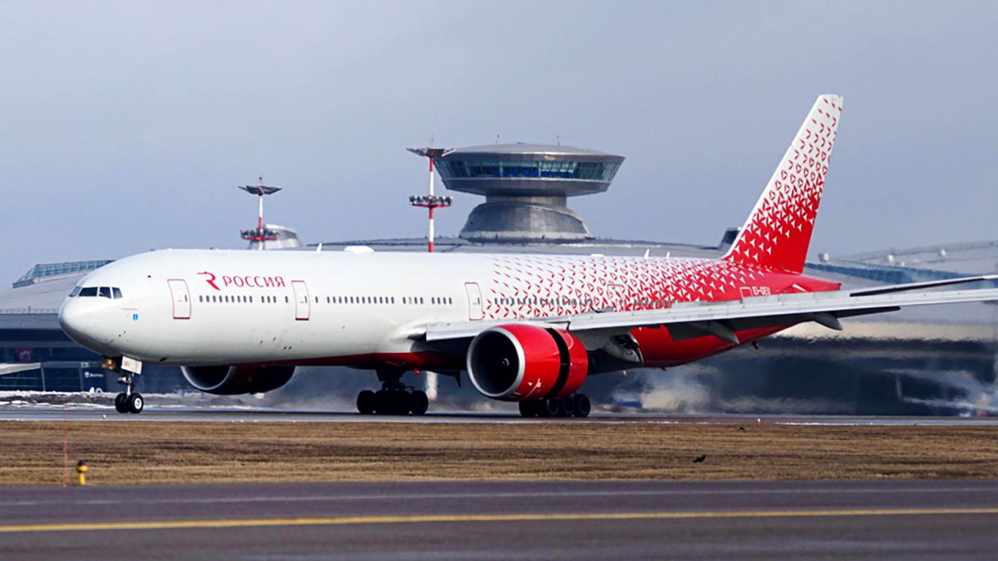 Eine Boieng777-300 der Fluglinie Rossija Airlines