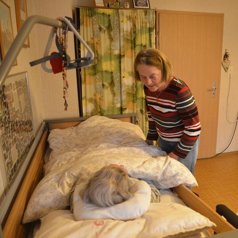Lissi pflegt ihre Mutter