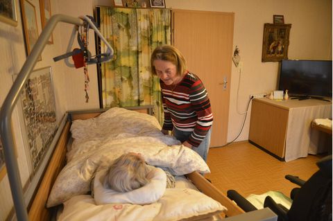 Lissi pflegt ihre Mutter