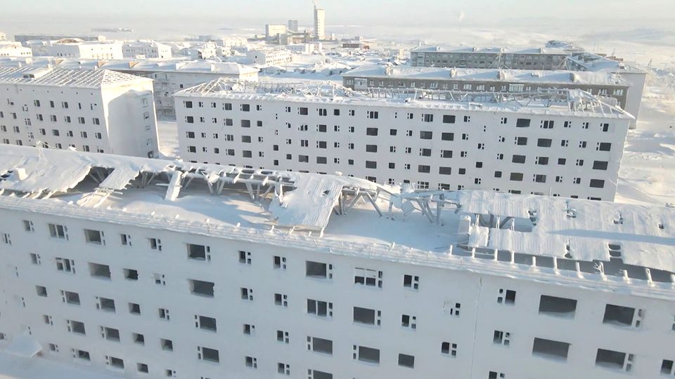 Beeindruckende Drohnenvideos: Ausgestorbene Stadt liegt unter tiefer Eisschicht Beeindruckende Drohnenvideos: Ausgestorbene Stadt liegt unter tiefer Eisschicht