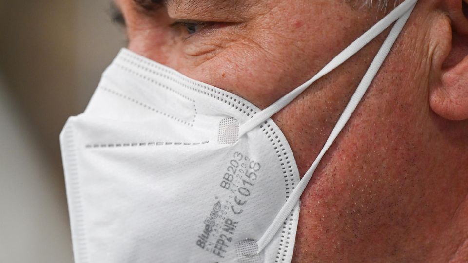 Reporter testet FFP2-Masken vom Discounter (Symbolbild) Reporter testet FFP2-Masken vom Discounter (Symbolbild)