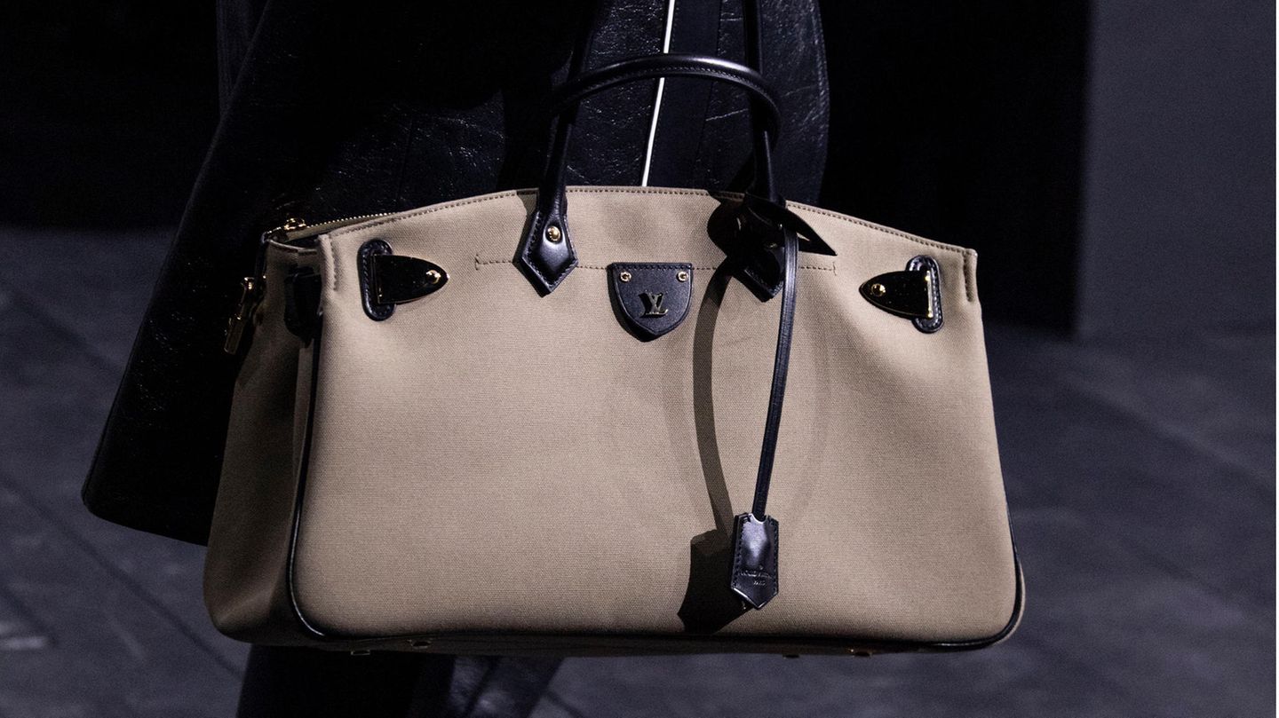 Eine Tasche von Louis Vuitton