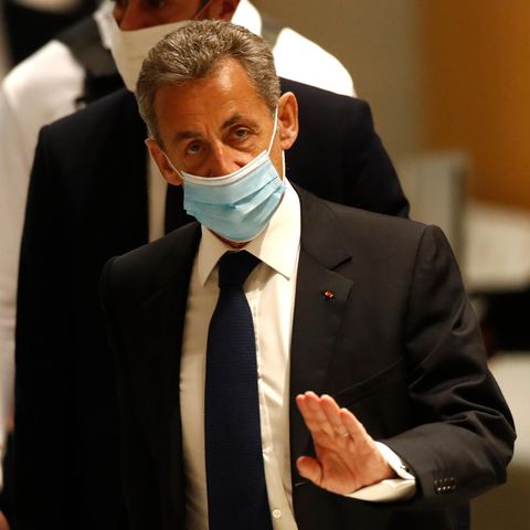 Frankreich, Paris: Nicolas Sarkozy, ehemaliger Präsident von Frankreich, trifft im Gerichtssaal ein
