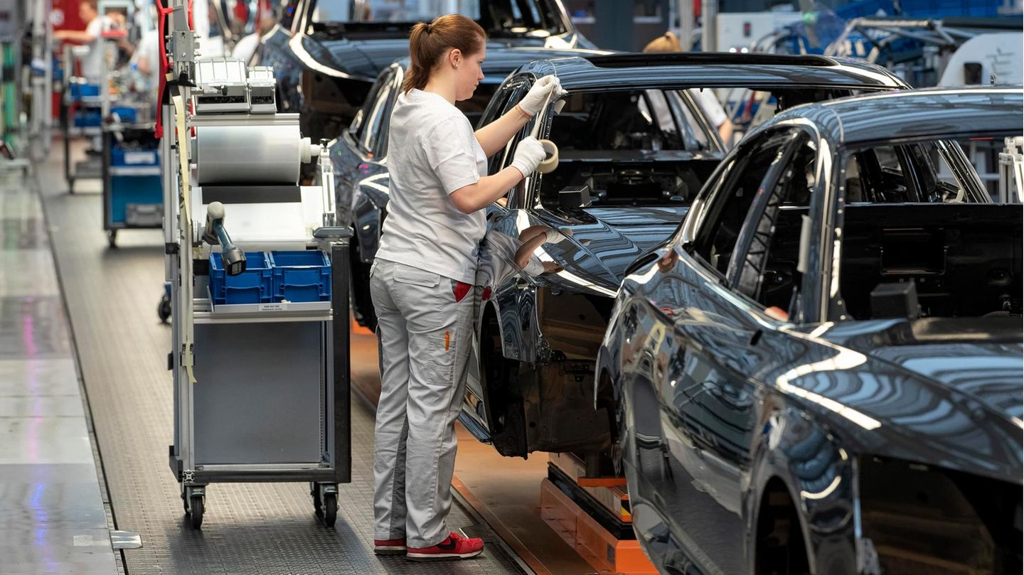 Audi will jetzt gendern – wie scheinheilig. Gerade hier verdienen Männer  viel mehr als Frauen