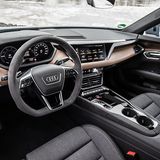 Das sportliche Audi-Cockpit spielt bewusst nicht die luftige E-Mobilitätskarte