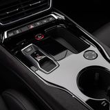 Beim Audi e-tron GT treffen im Innenraum alte und neue Welt zusammen